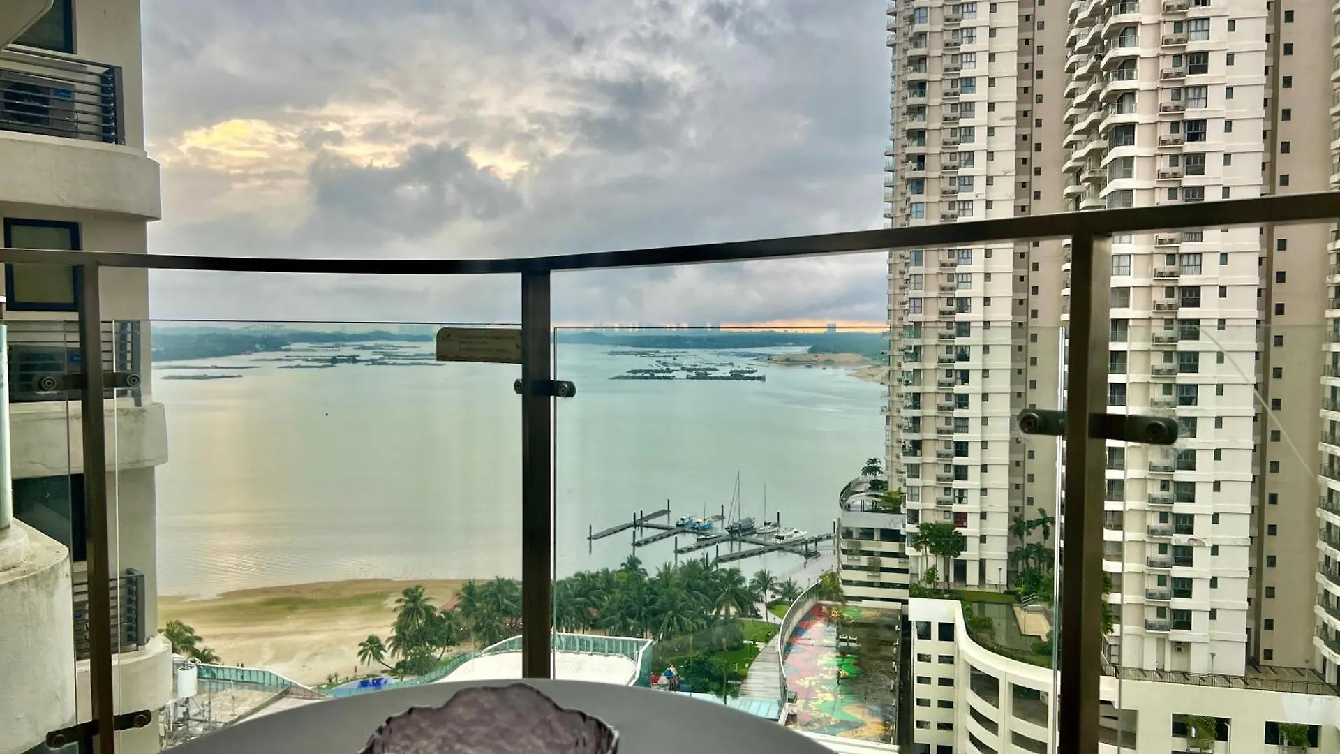 Διαμέρισμα Country Garden Danga Bay Amberside By R9 Homestay Τζόχορ Μπάχρου Μαλαισία